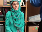 Chica árabe follada en la oficina